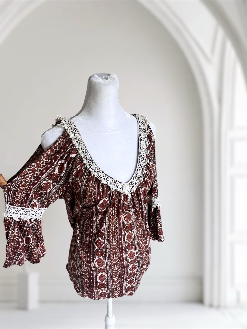 G Collection Cold Shoulder Lace Trim Boho Top Blouse Size XL